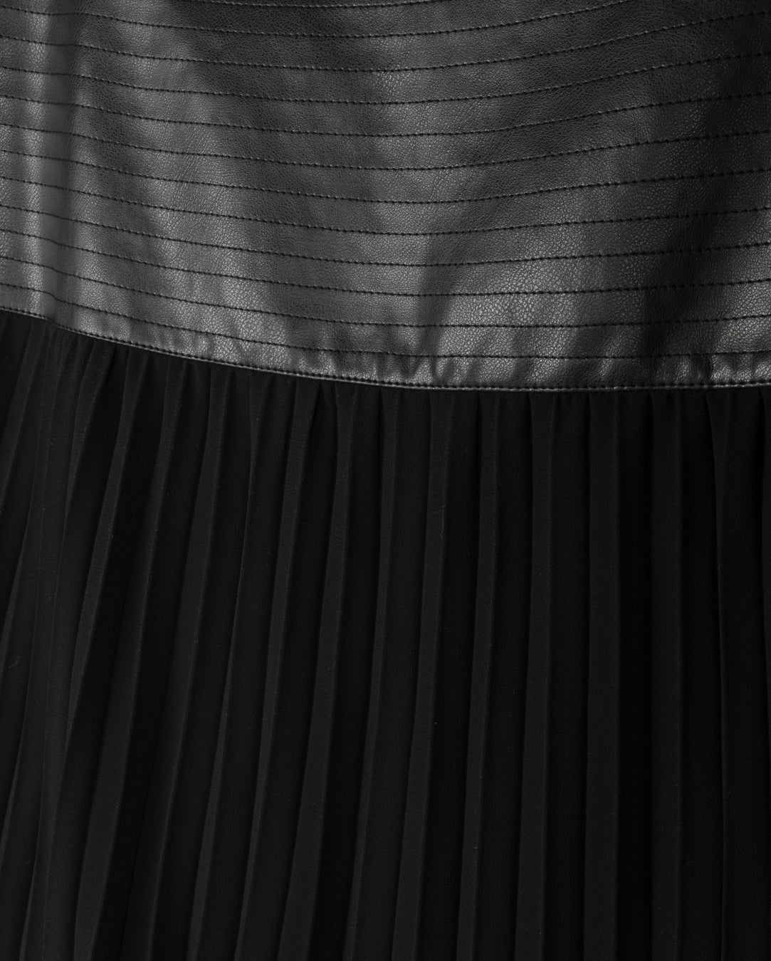 Leather Waist Detailed Skirt W-20411