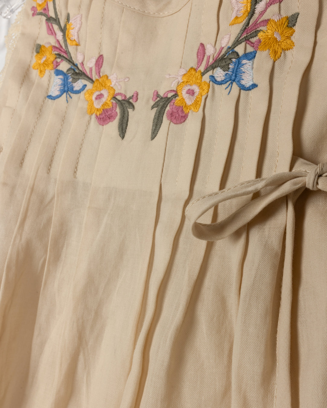 Pleated Embroidered Bow Detail Set