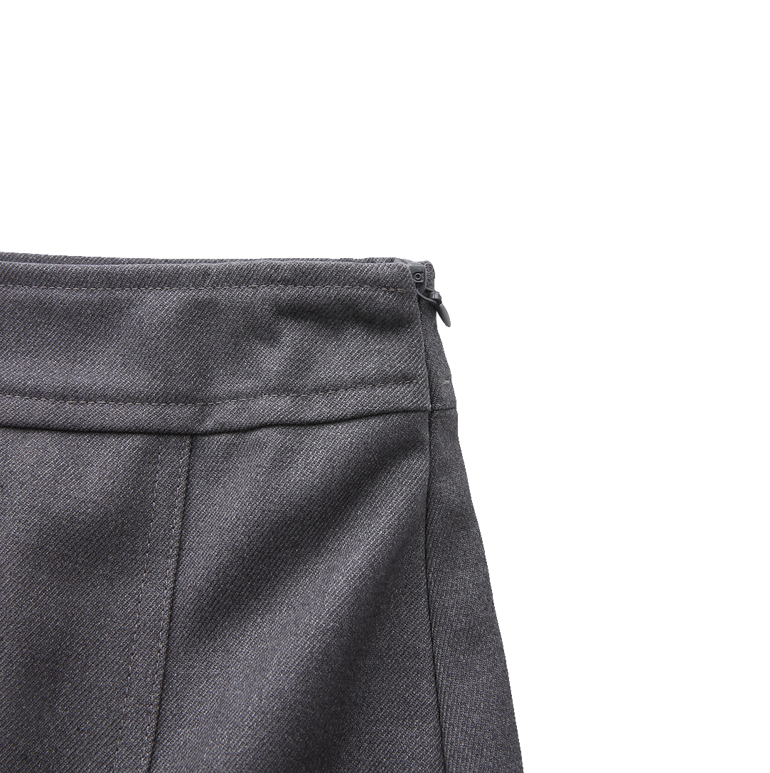 Back Kick Pleat Skirt