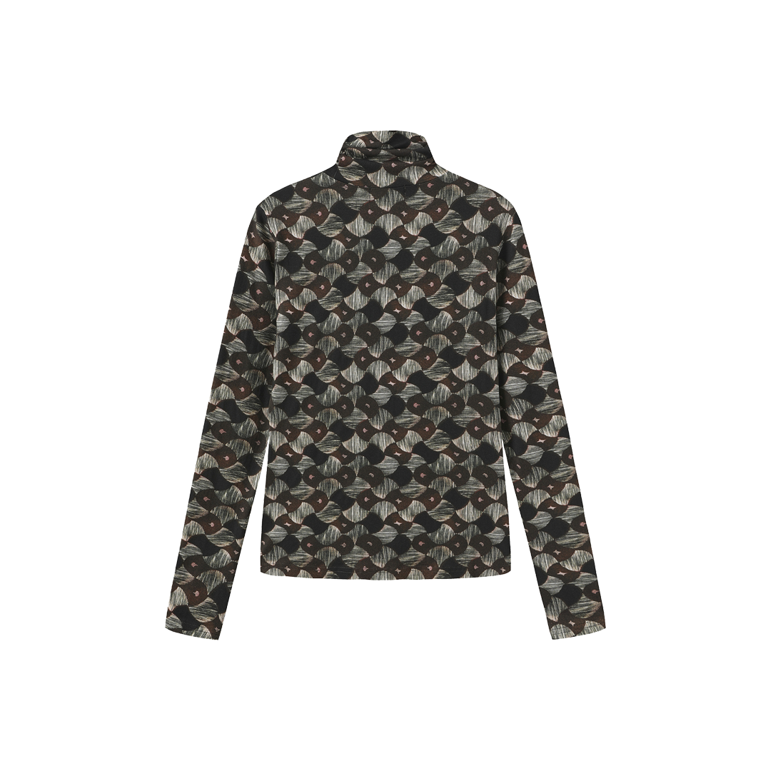 Model Printed Turtleneck