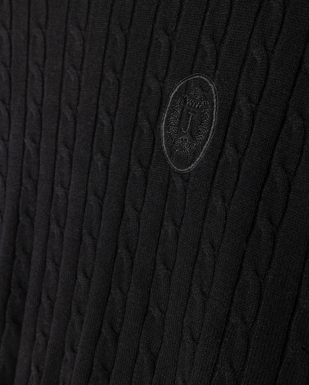 Crest Detailed Cable Knit Sweater