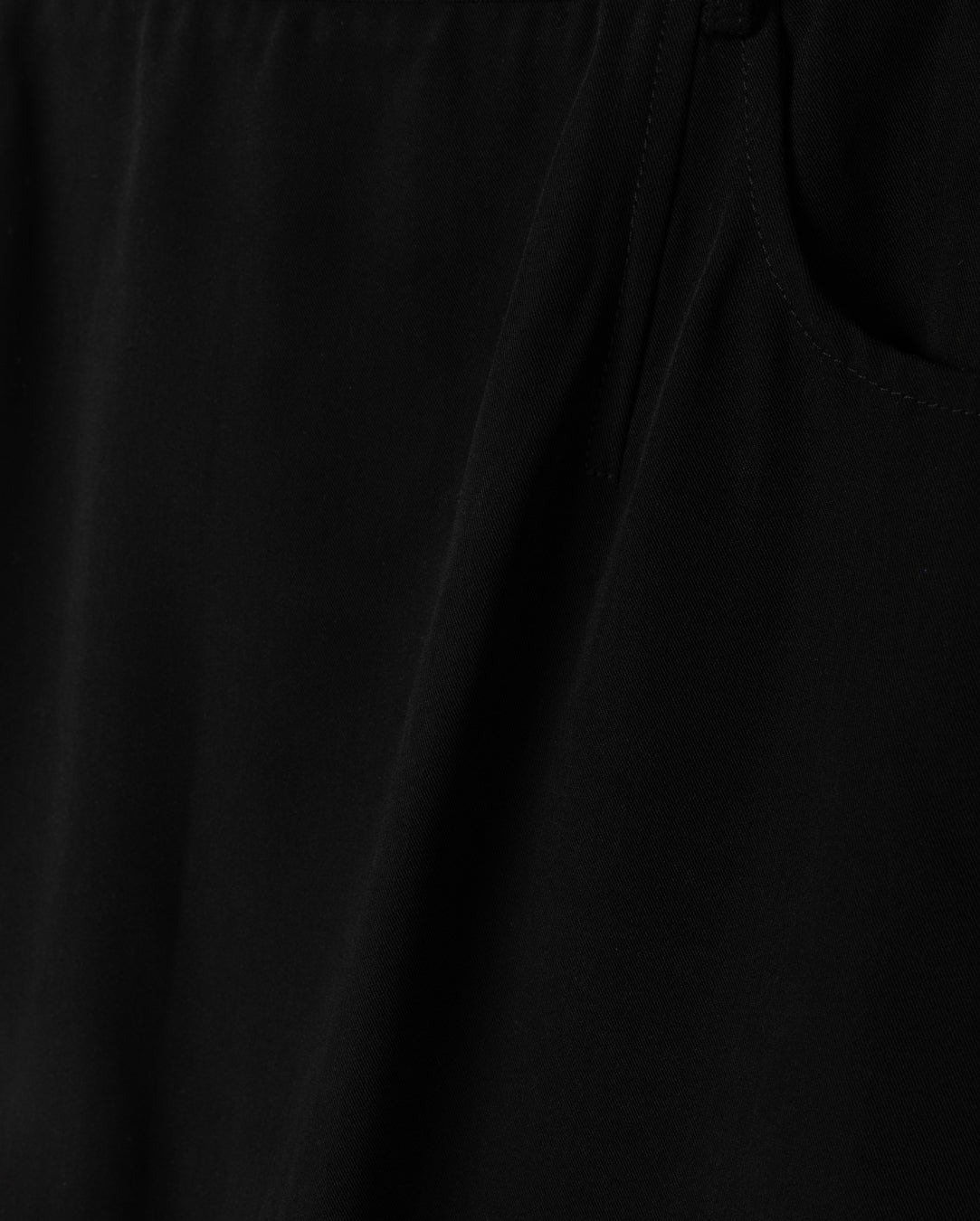 Front Pocket Back Pleat Skirt